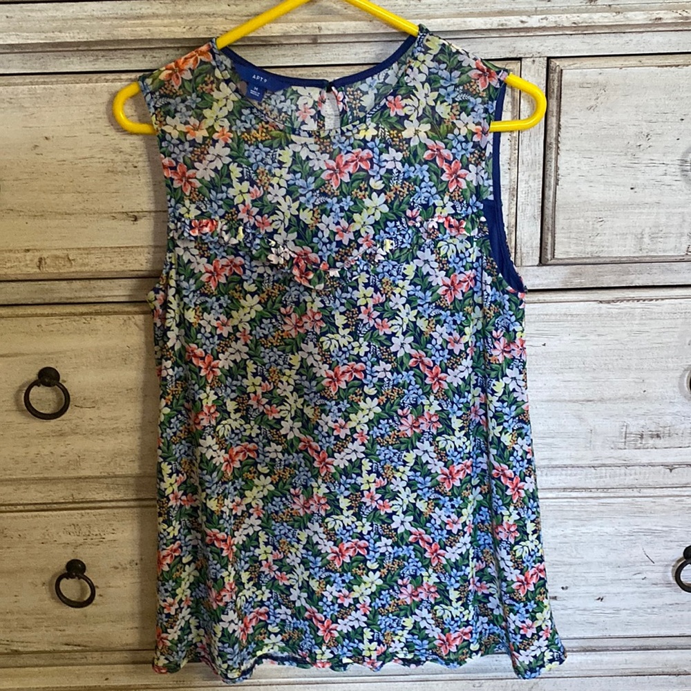 Floral Apt.9 top. Size M